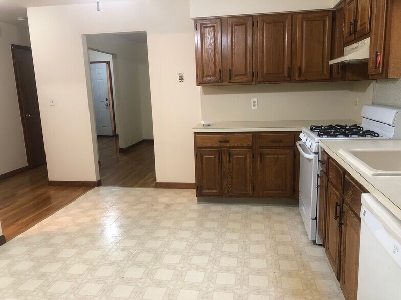 Building Photo - 114 Lawton St