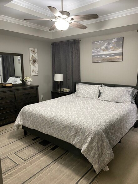 Linens are provided - 36 Hollycrest Blvd