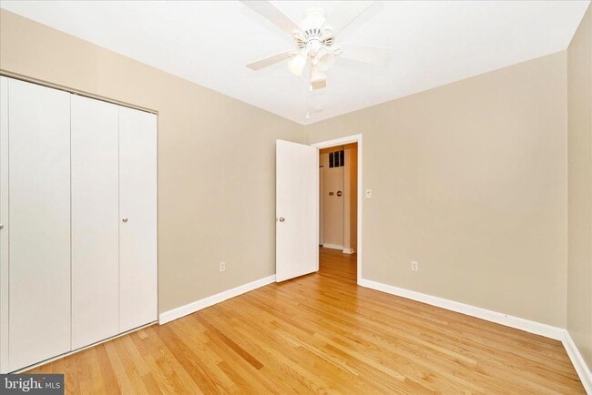 Building Photo - 3906 Montrose Dr