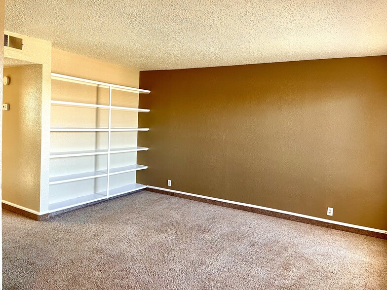 Building Photo - Windmill Apartments