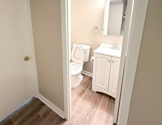 Building Photo - 9242 Woodcreek Ct