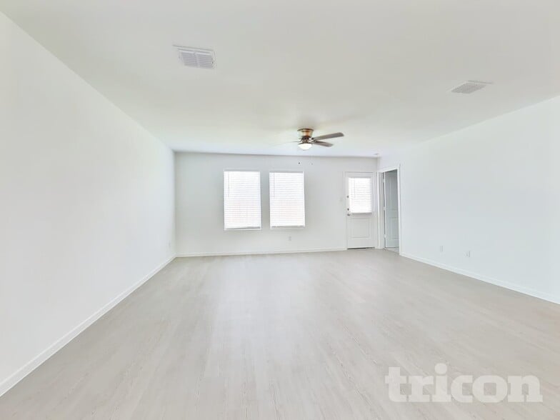 Building Photo - 1837 Kiwi Dr