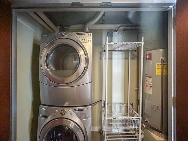 Building Photo - 800 Brazos St