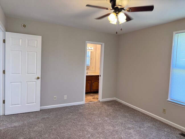 Building Photo - 438 Kelsey Dr