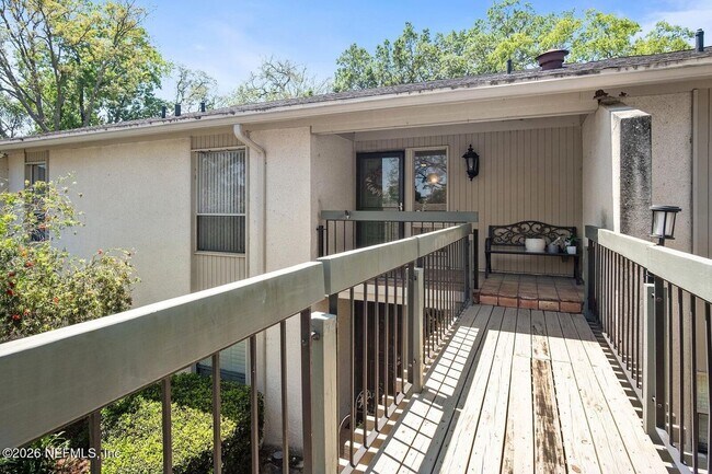 Building Photo - 8012 Hollyridge Rd