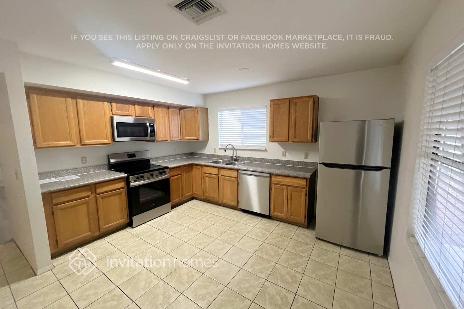 Building Photo - 1545 E Laurel Ave