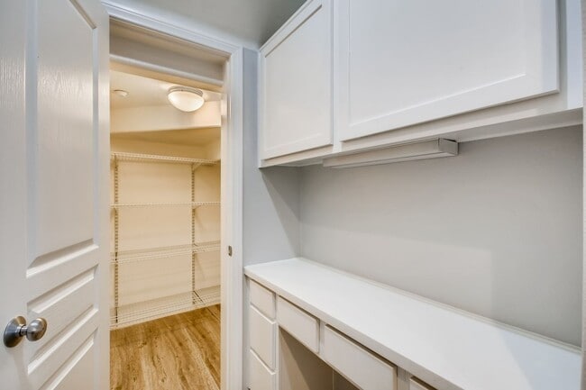 Building Photo - Fantastic 4 Bedroom House in Central San Diego Available in August!!