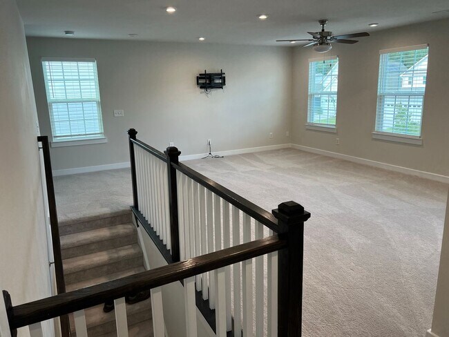 Building Photo - 125 Country Oaks Ln