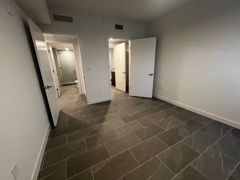 Building Photo - 133 NE 24th St