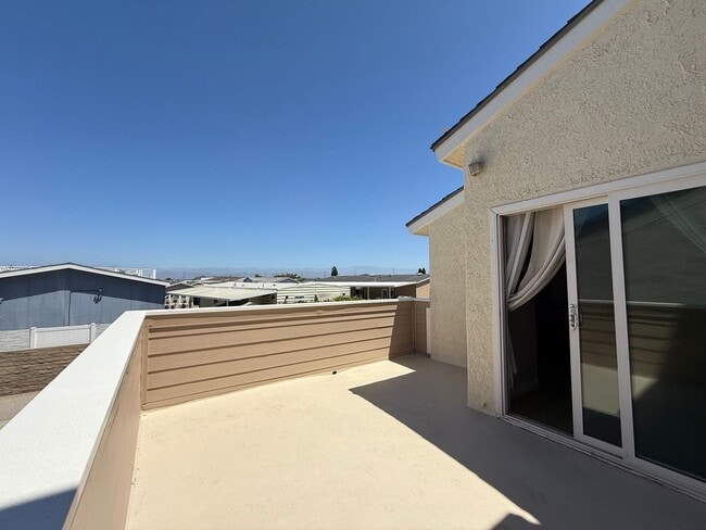 Building Photo - Beachside Condo – Steps to the Sand