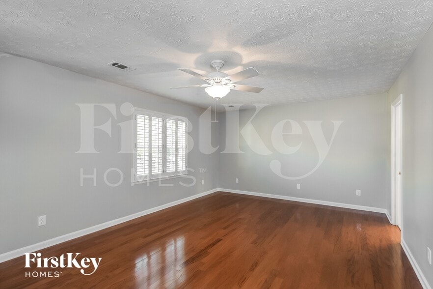 Building Photo - 3601 Robinson Walk Dr