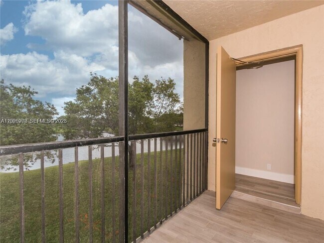 Building Photo - 436 Lakeview Dr