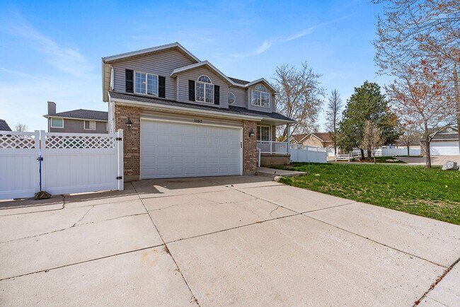 Building Photo - 1162 Cave Hollow Ln
