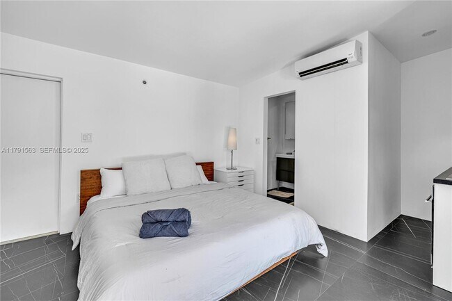 Building Photo - 560 NW 116th Terrace