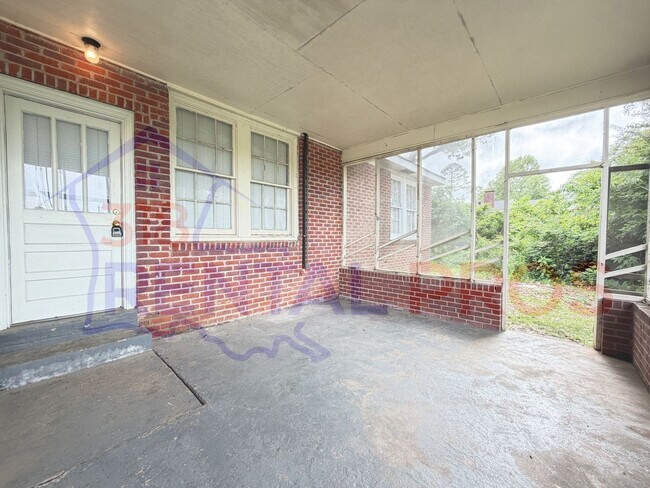 Building Photo - 515 Everett St