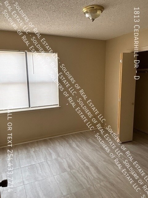 Building Photo - 1813 Cedarhill Dr