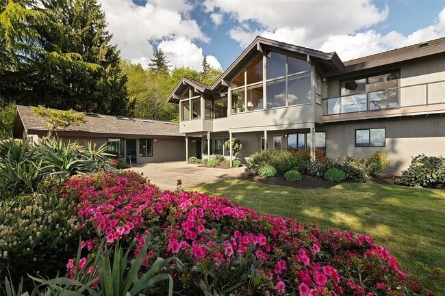 Building Photo - Kirkland View Home