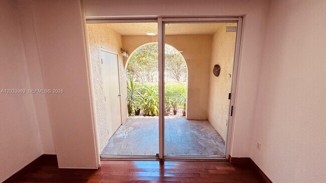 Building Photo - 2516 Centergate Dr