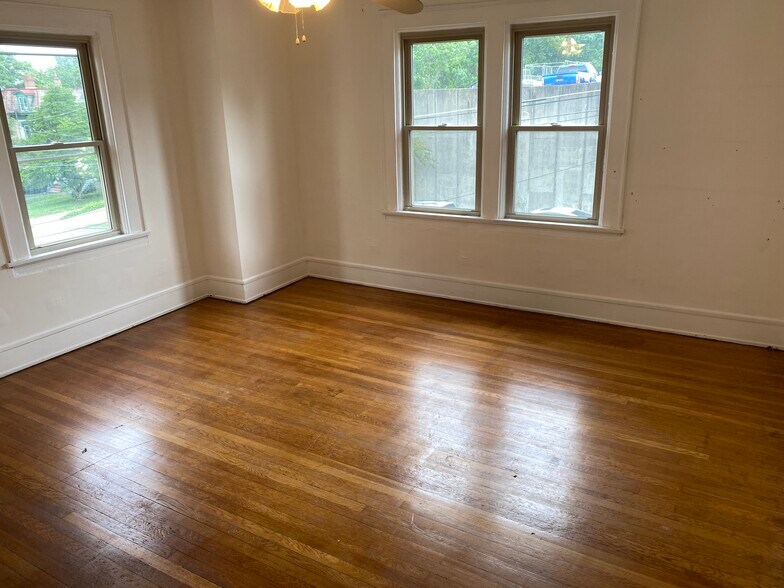 Building Photo - 2631 Bellevue Ave