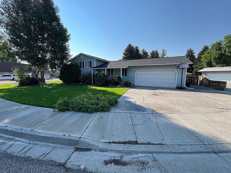 Primary Photo - 403 Evans Dr