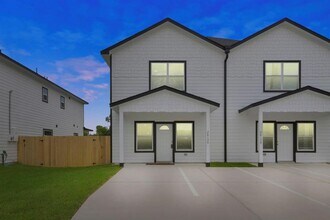 Building Photo - 2607 Randolph Rd
