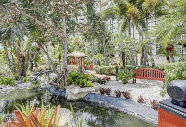 Building Photo - 1121 Crandon Blvd