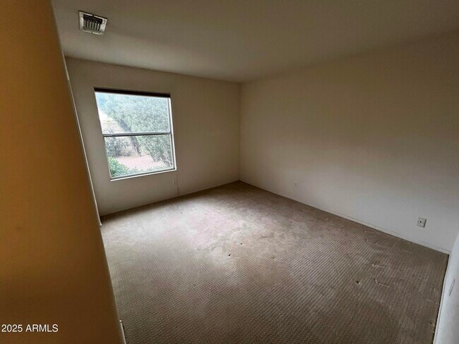 Building Photo - 4525 E Grovers Ave