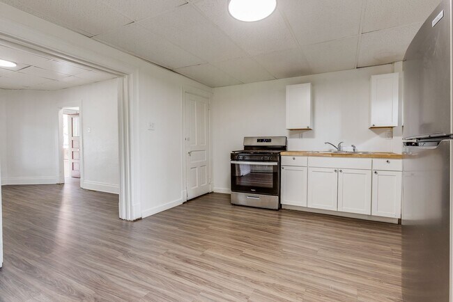 Building Photo - 112 Tecumseh St