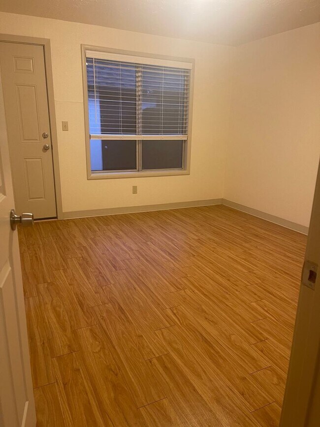 Building Photo - Surrounded by Nature, Close to Town!