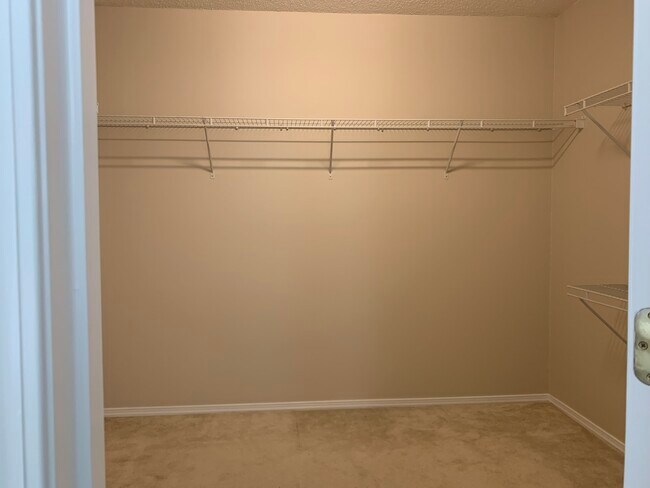 Building Photo - 2803 Thoreau Dr