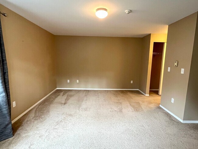 Building Photo - Gorgeous townhome in Redmond