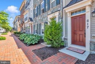 Building Photo - 617 S Cherry Grove Ave