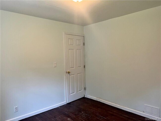 Building Photo - 3036 US-6