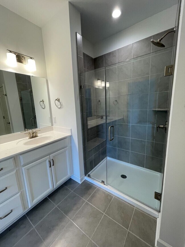 Building Photo - Spacious Home in Westhill Community
