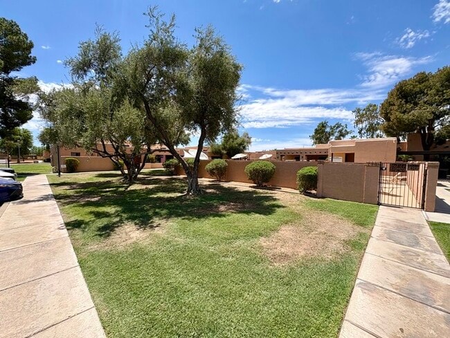 Building Photo - 8940 W Olive Ave