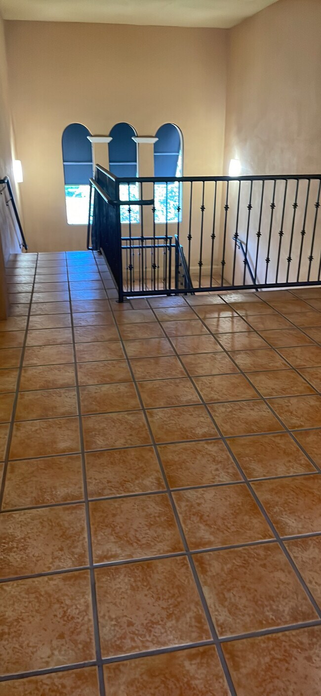 Building Photo - 500 Mirasol Cir