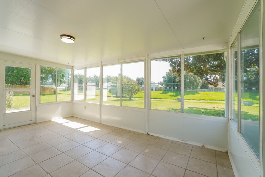 Building Photo - 2731 Creek Ridge Dr