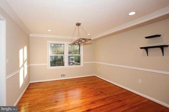 Building Photo - Wonderfull move-in ready property in a great Bethesda location