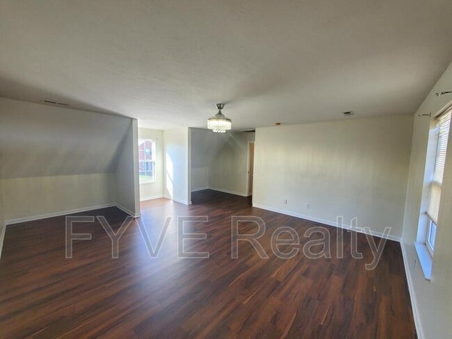 Building Photo - 2426 Middlebrook Ridge Ln