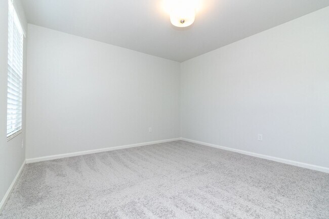 Building Photo - 104 Ashwood Ave