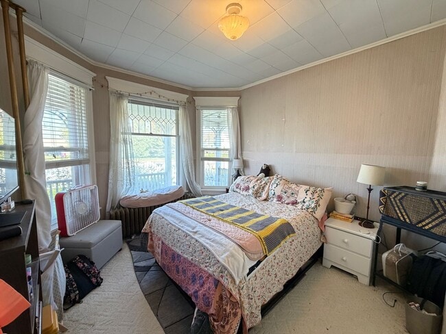 Building Photo - 1st Floor 2 Bedroom Apartment w/ Private Basement - Available July 1st