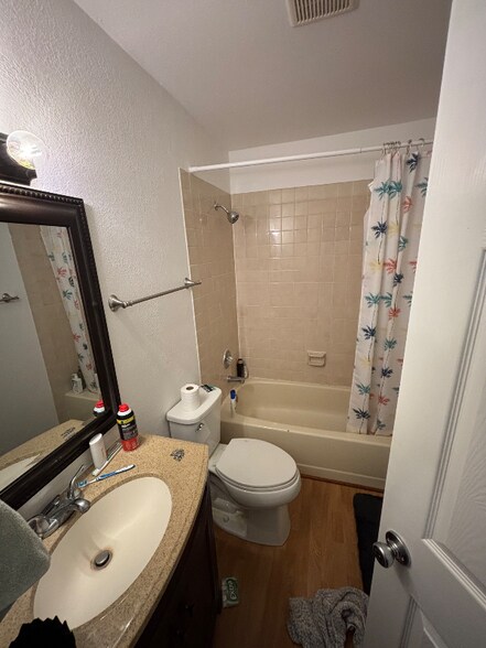 Building Photo - 1911 Congress Cir