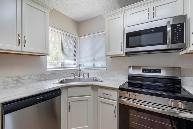 Building Photo - 12 Blairmore Pl