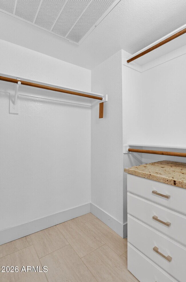 Building Photo - 7557 N Dreamy Draw Dr