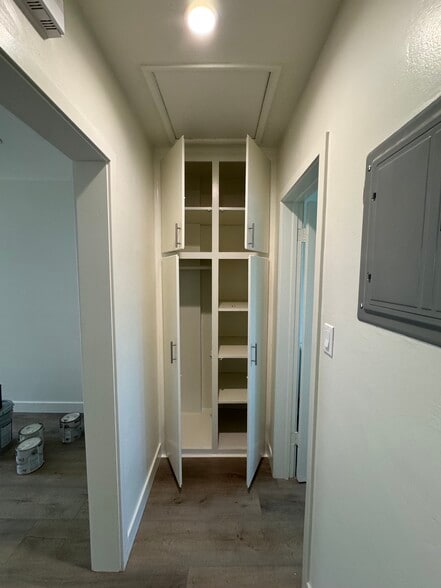 Hall Way - Linen Closet - 1026 Ruberta Ave