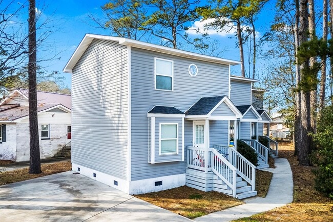 Building Photo - Reduced Rent for Any Lease Signed in Feb!! 8 Blocks to the Beach!!