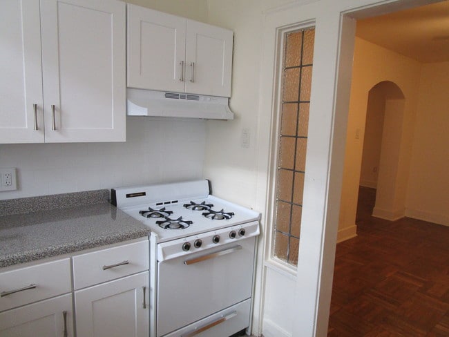 Building Photo - 5920 Walnut St