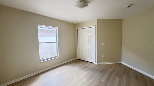 Building Photo - 185 Thornbury Dr