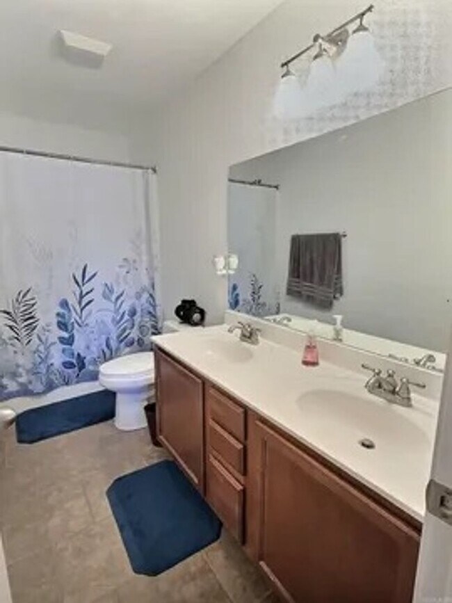 Building Photo - Great 3 Bedroom 2.5 Bathroom Cabot House