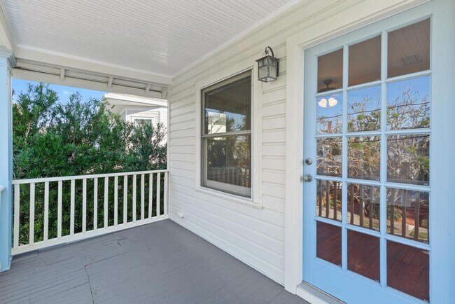 Building Photo - 313 St George St